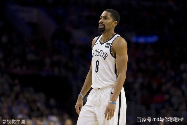 被拍到手上有“美甲”，汪士钦社媒收到网友大量攻击性评论