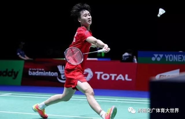 谌贻琴出席国家足球青训中心揭牌仪式